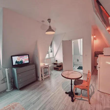 Apartment Location Saisonniere, Meublee, Type A Sevres